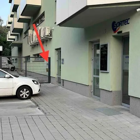 Moderny Apartman S Terasou Appartamento *